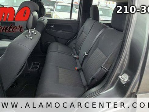 Used 2012 Jeep Liberty Sport image 29