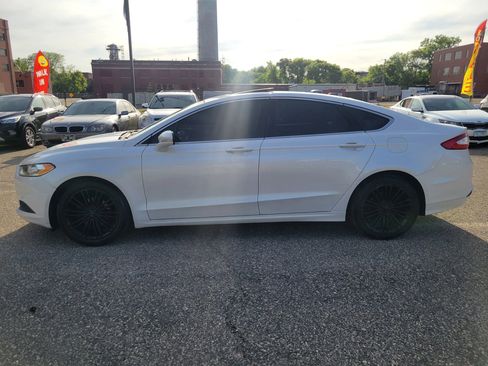 Used 2016 Ford Fusion SE w/ Equipment Group 202A FWD image 3