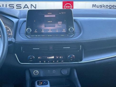 Used 2022 Nissan Rogue SV image 9