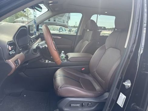 Used 2025 Honda Pilot Elite image 6