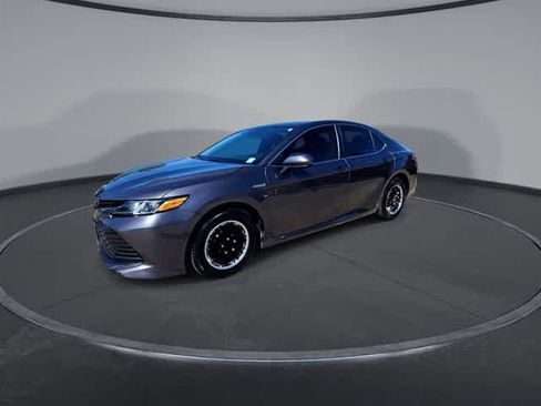 Used 2019 Toyota Camry LE FWD image 4