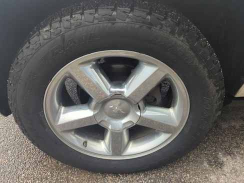 Used 2013 Chevrolet Avalanche LTZ AWD/4WD image 9