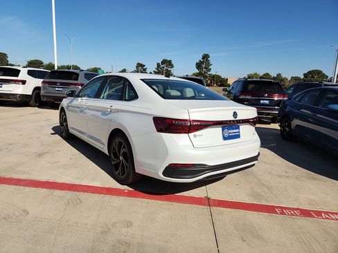 New 2026 Volkswagen Jetta SE FWD image 5