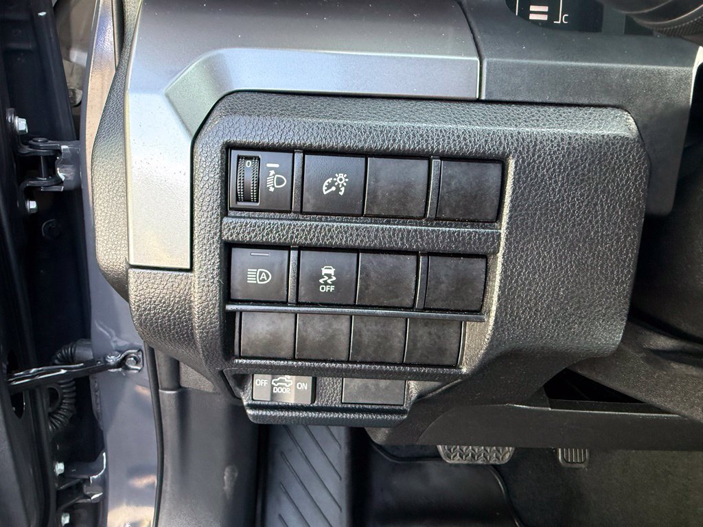 Certified 2025 Toyota Tacoma SR5 AWD/4WD image 20