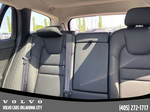 Used 2025 Volvo V60 B5 Cross Country Plus image 11