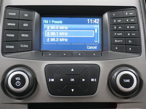 Used 2018 Ford Taurus SE image 17