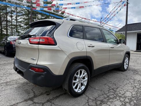 Used 2014 Jeep Cherokee Latitude w/ Cold Weather Group FWD image 6