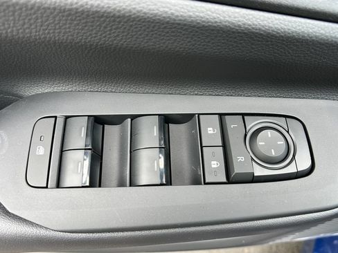 New 2026 Toyota Prius Plug-In Hybrid FWD image 12