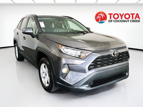 Used 2021 Toyota RAV4 XLE w/ Convenience Package FWD image 1
