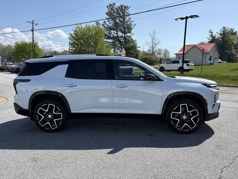 New 2026 Chevrolet Traverse High Country w/ LPO, Floor Liner Package AWD/4WD image 9