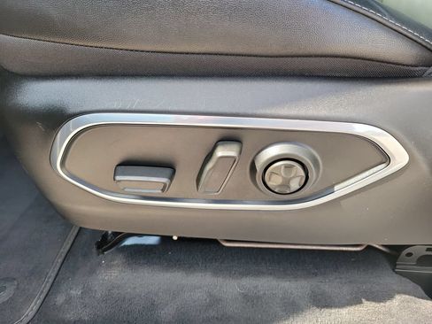 Used 2025 Jeep Wagoneer 2WD w/ Premium Group I image 16