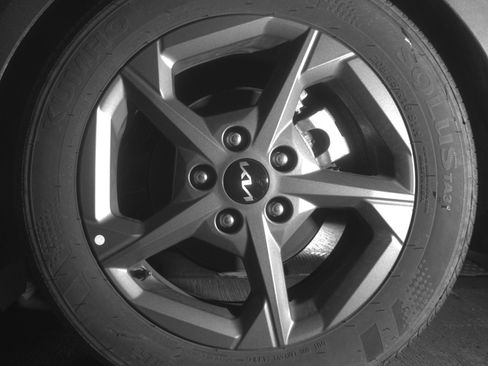 Used 2025 Kia K4 LXS image 14