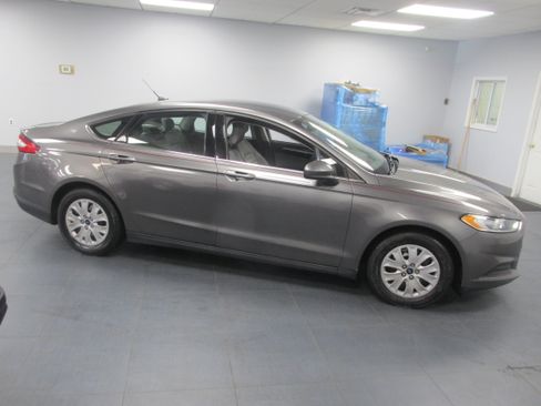 Used 2014 Ford Fusion S FWD image 4