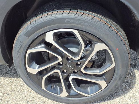 New 2026 Chevrolet Trax RS w/ Sunroof Package FWD image 7