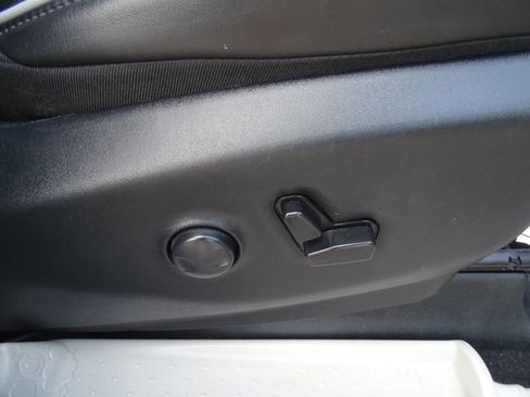 Used 2023 Chrysler Pacifica Limited image 48