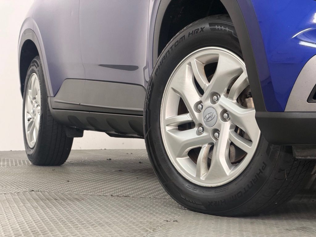 Used 2020 Hyundai Venue SEL FWD image 17