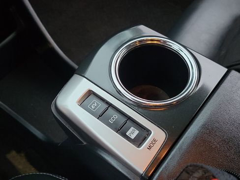 Used 2017 Toyota Prius V image 13