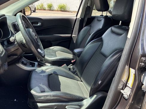 Used 2019 Jeep Compass Latitude AWD/4WD image 9