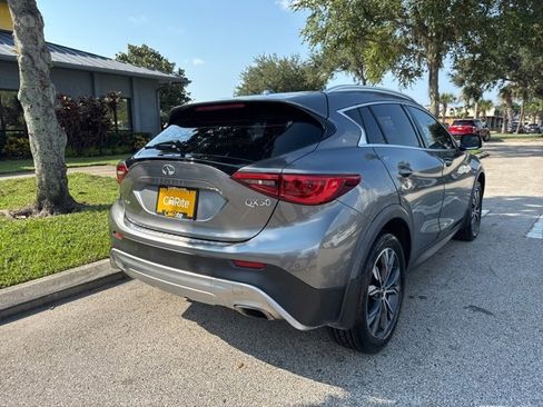 Used 2018 INFINITI QX30 Premium w/ Navigation Package image 7
