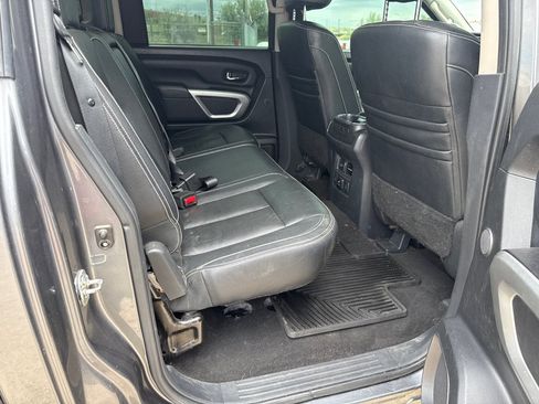 Used 2018 Nissan Titan PRO-4X w/ Pro-4x Convenience Package AWD/4WD image 13