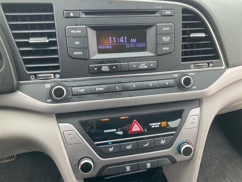 Used 2017 Hyundai Elantra SE image 16