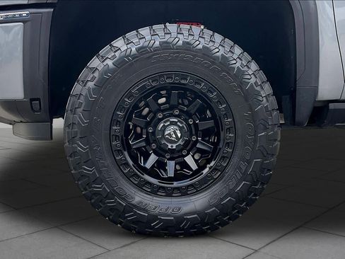 Used 2025 GMC Sierra 2500 AT4 w/ AT4 Premium Plus Package AWD/4WD image 11