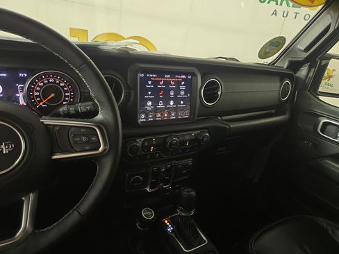 Used 2019 Jeep Wrangler Unlimited Sahara AWD/4WD image 25