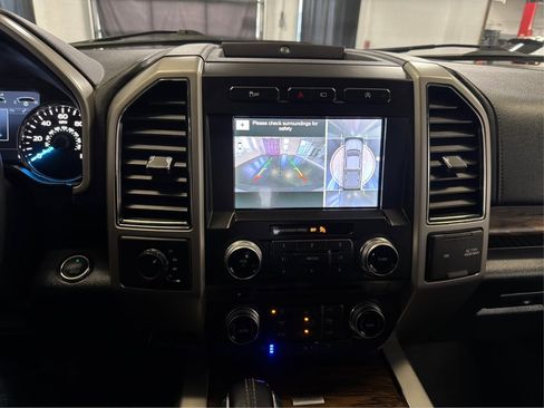 Used 2018 Ford F150 Lariat w/ Equipment Group 502A Luxury AWD/4WD image 29