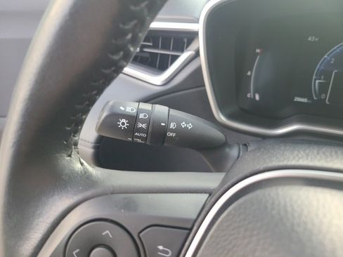 Used 2023 Toyota Corolla Cross XLE image 22