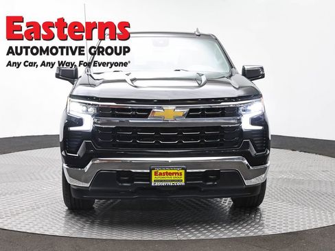 Used 2024 Chevrolet Silverado 1500 LT AWD/4WD image 2