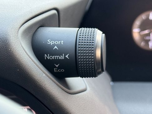 Used 2022 Lexus UX 200 image 20