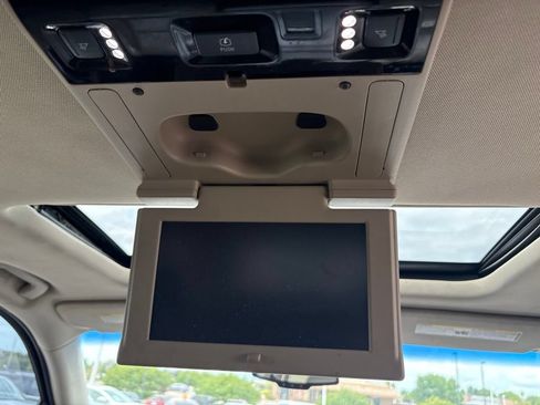 Used 2016 Chevrolet Suburban LTZ AWD/4WD image 38