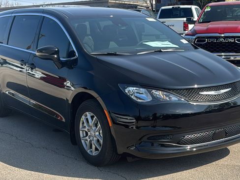 New 2026 Chrysler Voyager LX image 3