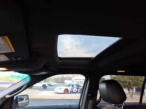 Used 2015 Ford Explorer Limited w/ Equipment Group 301A image 12