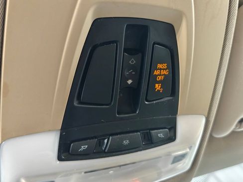 Used 2013 BMW 320i xDrive Sedan AWD/4WD image 9