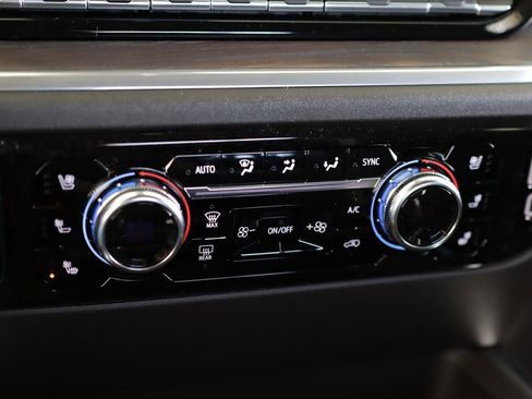 New 2026 GMC Sierra 2500 SLT w/ SLT Premium Package image 17