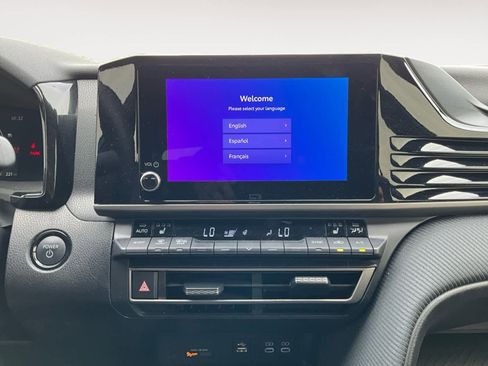 Used 2025 Toyota Camry SE w/ Convenience Package FWD image 13