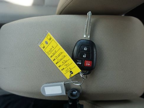 Used 2015 Toyota Corolla LE FWD image 30