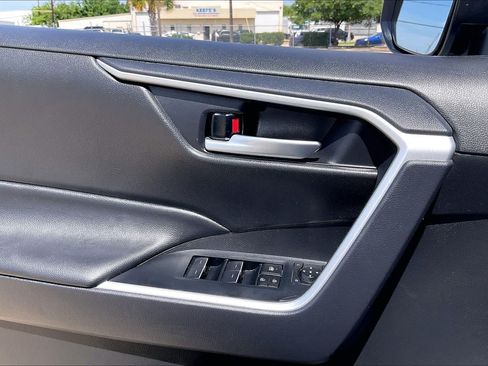 Used 2025 Toyota RAV4 XLE FWD image 34
