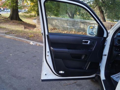 Used 2014 Honda Pilot Touring image 17