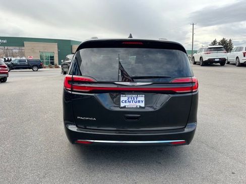 Used 2022 Chrysler Pacifica Touring FWD image 10