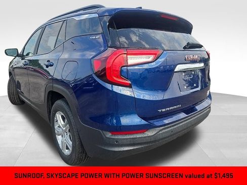 Certified 2022 GMC Terrain SLE w/ Driver Convenience Package FWD image 3