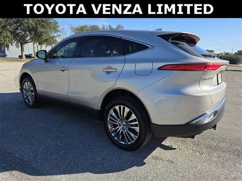 Used 2024 Toyota Venza Limited image 5