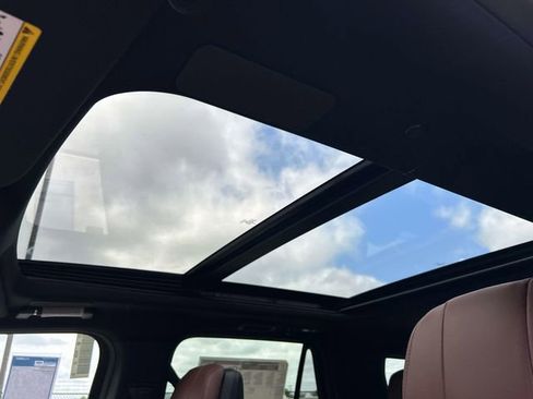New 2026 Lincoln Navigator L Reserve AWD/4WD image 26