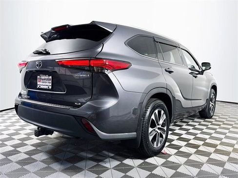 Used 2022 Toyota Highlander XLE image 8