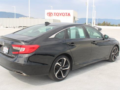 Used 2018 Honda Accord Sport image 3