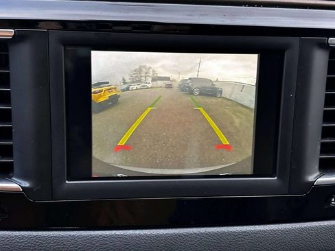 Used 2020 Chrysler Voyager Lxi FWD image 28