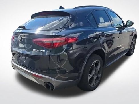 Used 2023 Alfa Romeo Stelvio Ti AWD/4WD image 3