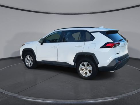 Used 2021 Toyota RAV4 XLE w/ Convenience Package FWD image 6