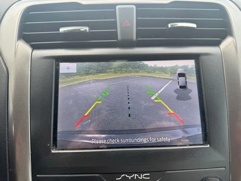 Used 2020 Ford Fusion SE FWD image 19